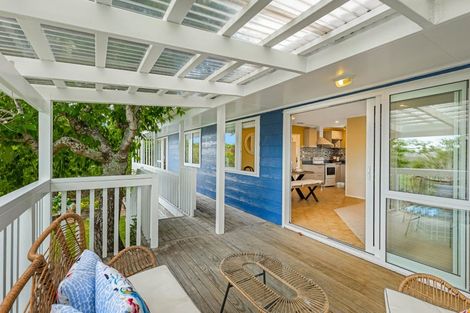 Photo of property in 32 Neil Avenue, Te Atatu Peninsula, Auckland, 0610