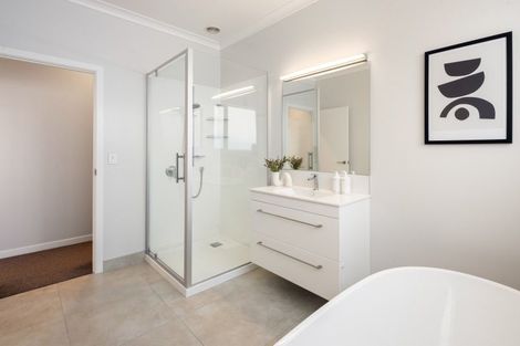 Photo of property in 82 Grey Street, Cambridge, 3434