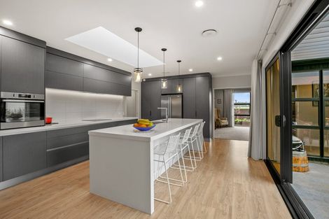 Photo of property in 10 Francis Douglas Drive, Westown, New Plymouth, 4310