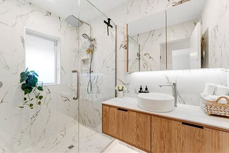 Photo of property in 2/4 Beach Road, Orewa, 0931