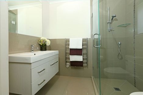 Photo of property in 5 Mcwhirters Farm Lane, Massey, Auckland, 0614