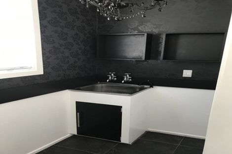 Photo of property in 40 Cumberland Street, Merrilands, New Plymouth, 4312