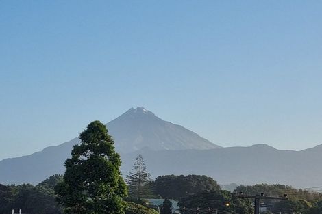 Photo of property in 125 Pioneer Road, Moturoa, New Plymouth, 4310