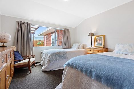 Photo of property in 35 Heta Road, Highlands Park, New Plymouth, 4312