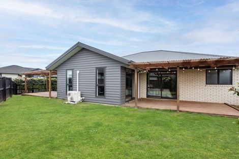 Photo of property in 15 Faber Place, Rototuna North, Hamilton, 3210