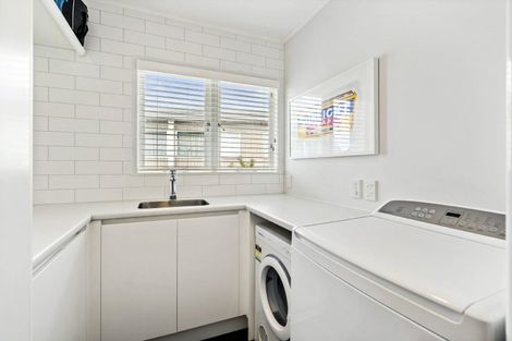 Photo of property in 3 Philip Place, Hillcrest, Auckland, 0627