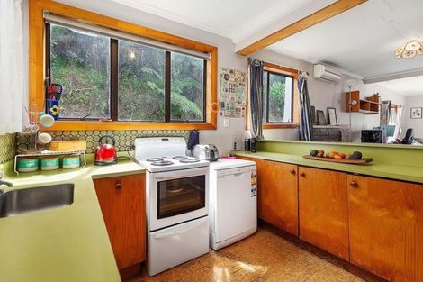 Photo of property in 42 Lincoln Avenue, Tawa, Wellington, 5028