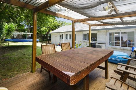 Photo of property in 47 Riverton Drive, Randwick Park, Auckland, 2105