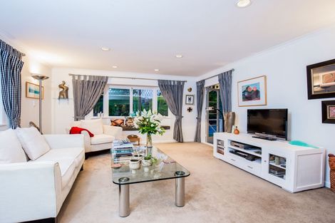 Photo of property in 10 Opanuku Road, Henderson Valley, Auckland, 0612