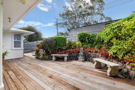 Photo of property in 18 Selwyn Crescent, Forrest Hill, Auckland, 0620