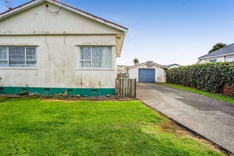 Photo of property in 5 Turuturu Road, Hawera, 4610