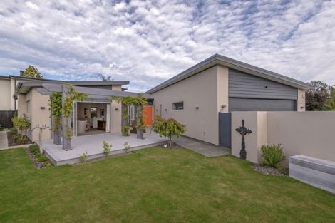 Photo of property in 18 Garreg Road, Fendalton, Christchurch, 8052