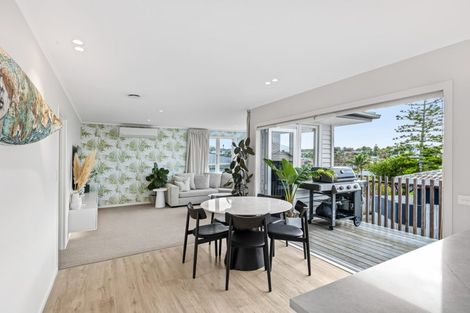Photo of property in 2/28 Bay Street, Red Beach, 0932