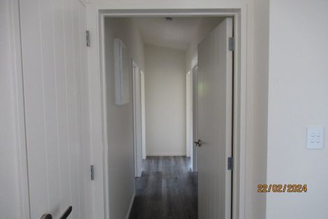 Photo of property in 15 Fernhaven Place, Massey, Auckland, 0614