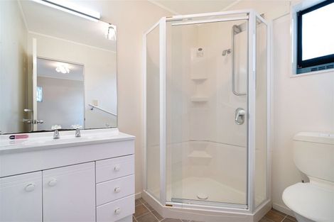 Photo of property in 9a Fruitvale Road, New Lynn, Auckland, 0600