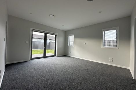 Photo of property in 5 Cassin Place, Taradale, 4112