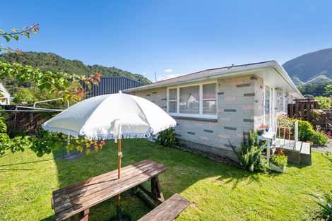 Photo of property in Claredon Court, 46d York Street, Picton, 7220