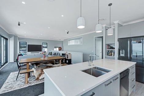 Photo of property in 5 Cessna Way, Newlands, Wellington, 6037