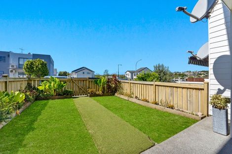 Photo of property in 4/3 Hulme Place, Henderson, Auckland, 0612