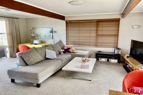 Photo of property in 13 Carlisle Road, Torbay, Auckland, 0630