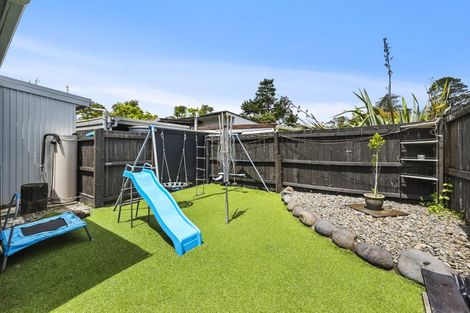 Photo of property in 2/176 Henderson Valley Road, Henderson, Auckland, 0612