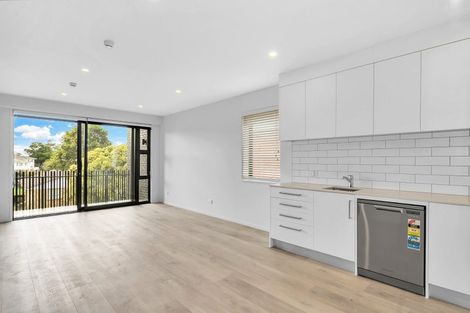 Photo of property in 25 Potter Avenue, Northcote, Auckland, 0627