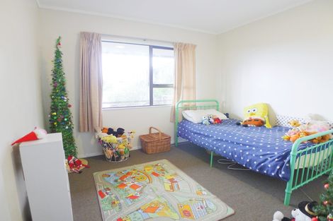 Photo of property in 23 Flaunty Place, West Harbour, Auckland, 0618