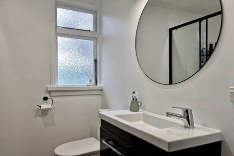 Photo of property in 26 Downe Street, New Plymouth, 4310