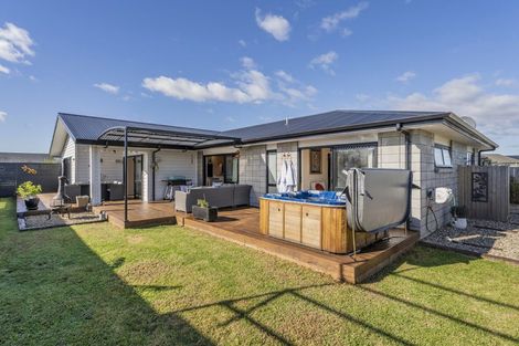 Photo of property in 155 Kupe Drive, Whitianga, 3510