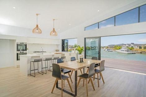 Photo of property in 14 Lady Jocelyn Place, Whitianga, 3510