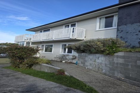 Photo of property in 15 Spenmoor Street, Newlands, Wellington, 6037