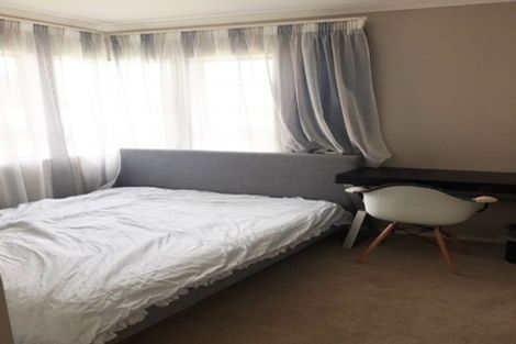 Photo of property in 18 Lorikeet Place, Unsworth Heights, Auckland, 0632