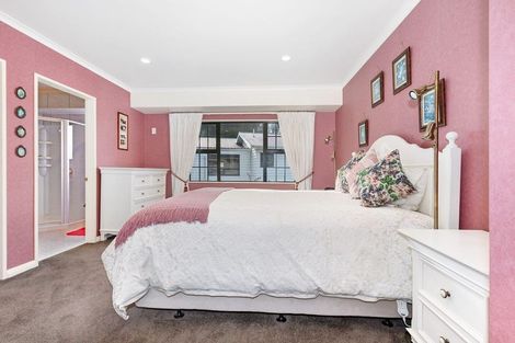 Photo of property in 68 Kiwi Crescent, Tawa, Wellington, 5028