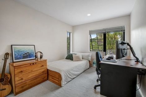 Photo of property in 9 St Lucia Place, Unsworth Heights, Auckland, 0632