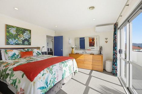 Photo of property in 3 Greenstone Place, Aotea, Porirua, 5024