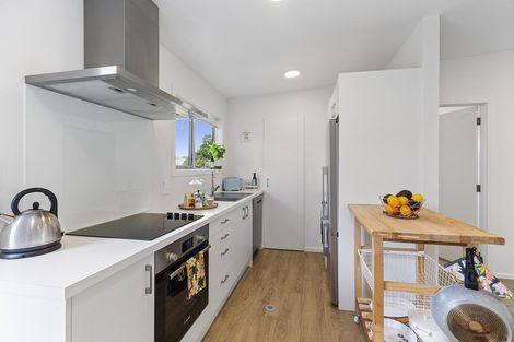 Photo of property in 14u7 Atkinson Street, Newlands, Wellington, 6037