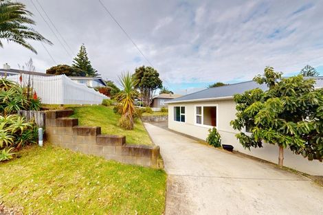 Photo of property in 48 Rangiora Street, Castlecliff, Whanganui, 4501