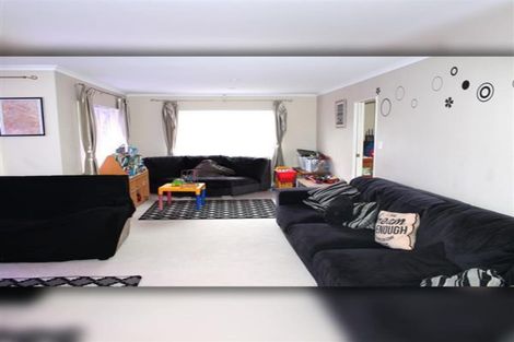 Photo of property in 2 Cambrian Crescent, Flat Bush, Auckland, 2016