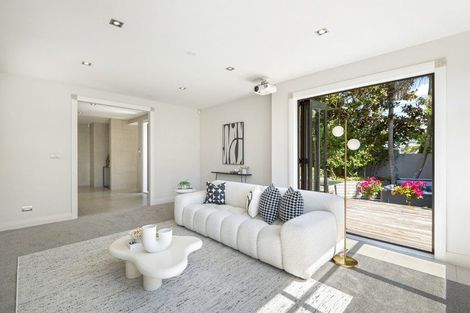 Photo of property in 34 Browns Bay Road, Rothesay Bay, Auckland, 0630