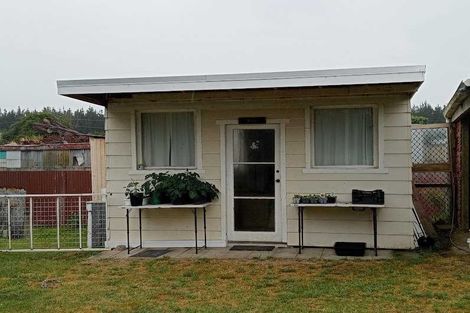 Photo of property in 65 Punga Street, Tangimoana, 4822