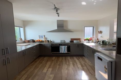 Photo of property in 253 Queens Drive, Lyall Bay, Wellington, 6022