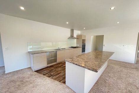 Photo of property in 2 Arthur Road, Paraite, New Plymouth, 4373