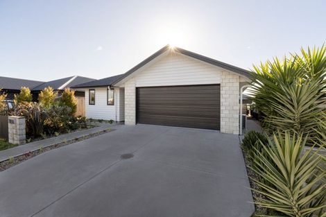 Photo of property in 27 Silver Fern Lane, Papamoa, 3118