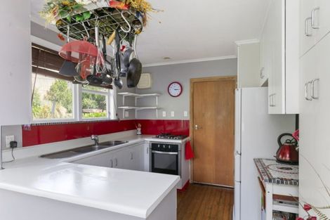 Photo of property in 13 Paparangi Crescent, Paparangi, Wellington, 6037