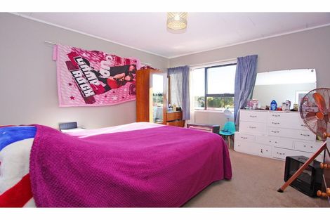 Photo of property in 16 Beaufort Place, Papatoetoe, Auckland, 2025