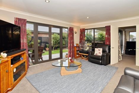 Photo of property in 2 Ross Place, Northwood, Christchurch, 8051