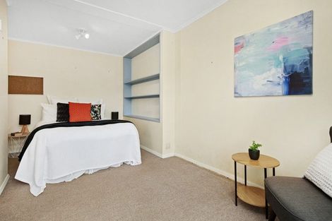 Photo of property in 17 Lane Crescent, Tawa, Wellington, 5028