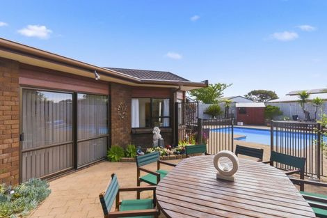 Photo of property in 11 Oakwood Grove, Paraparaumu Beach, Paraparaumu, 5032