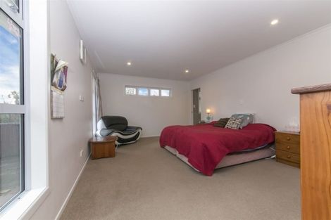 Photo of property in 48 Fairmount Road, Titirangi, Auckland, 0604