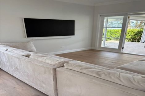 Photo of property in 43a Pohutukawa Avenue, Red Beach, 0932